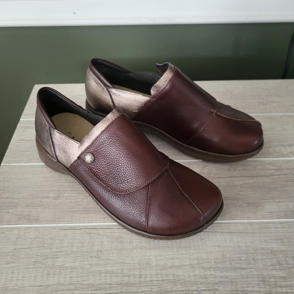 Naot Women 38 EU / 7 - 7.5 US Lagoon Soft Leather‎ Brown Metallic Cooper...